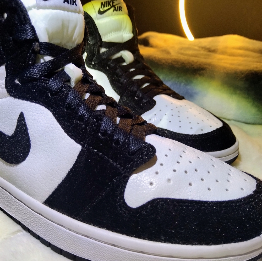 *NWOT* Nike (Wmns)AIR JORDAN 1 High OG"Twist".... - Picture 3 of 10